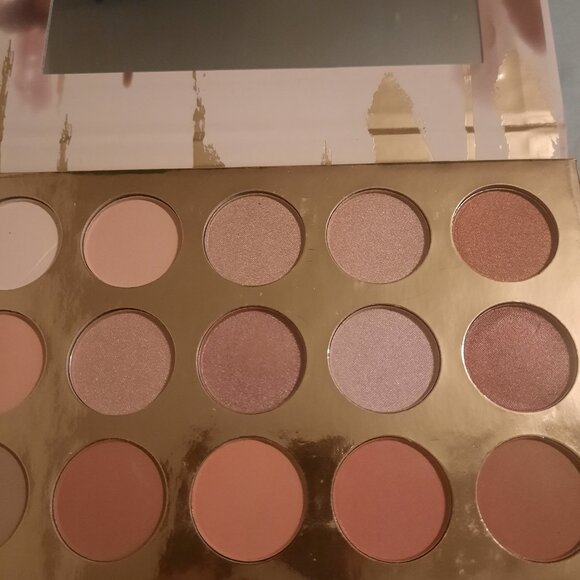 Ellen Tracy Eye Shadow - Picture 3 of 3